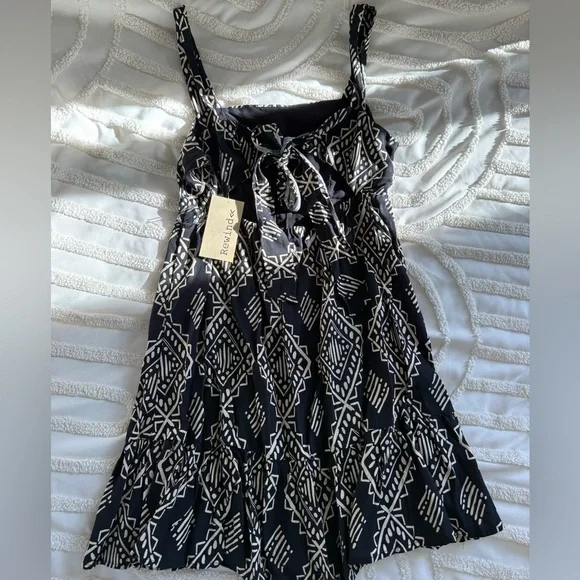 Rewind Pattern Dress - Picture 2 of 3